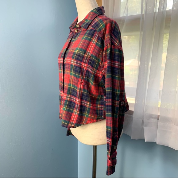 American Eagle Cozy Cabin Red and Green Plaid Cropped Button Down - Picture 4 of 9
